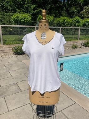 NWT- NikeCourt Pure Tennis Top Size Large
